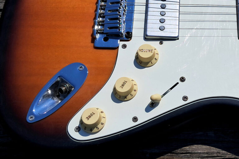 Tónové clony na kytarách